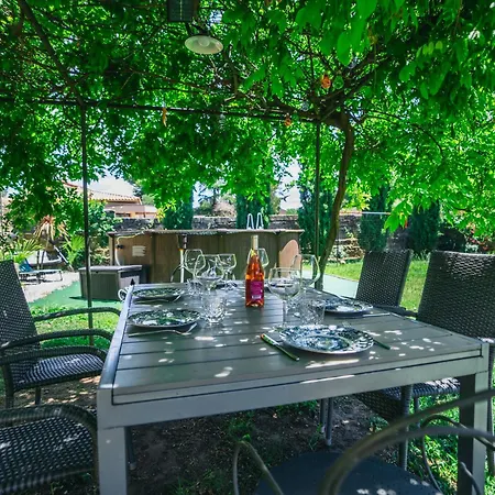 Holiday home Belle Provencale - Familiale - Grand Terrain Saint-Quentin-la-Poterie